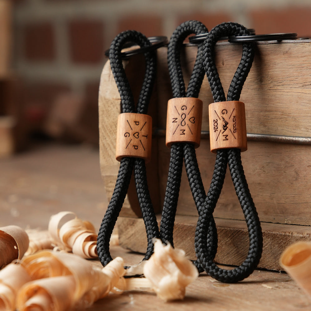 myjori Holz Schlüsselanhänger mit Initial Wunschgravur