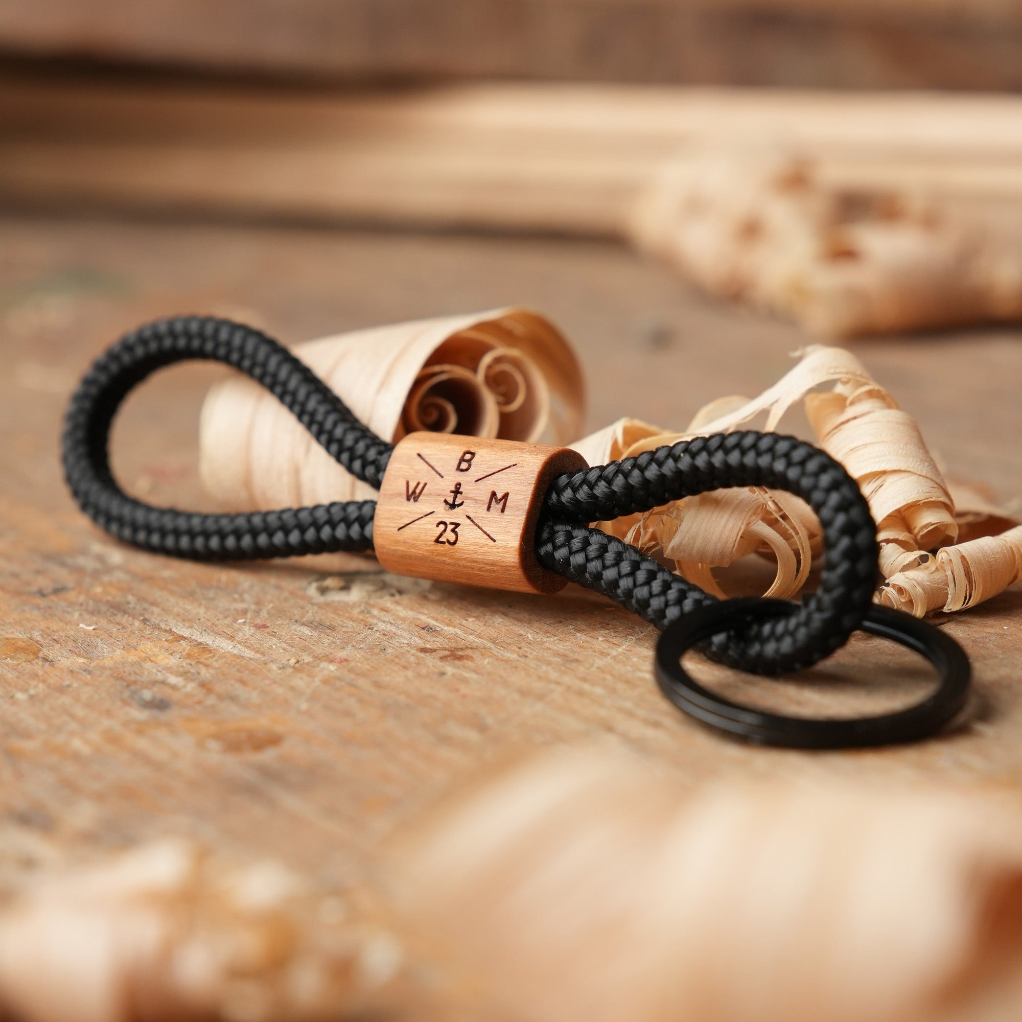 myjori Holz Schlüsselanhänger mit Initialien personalisierbar