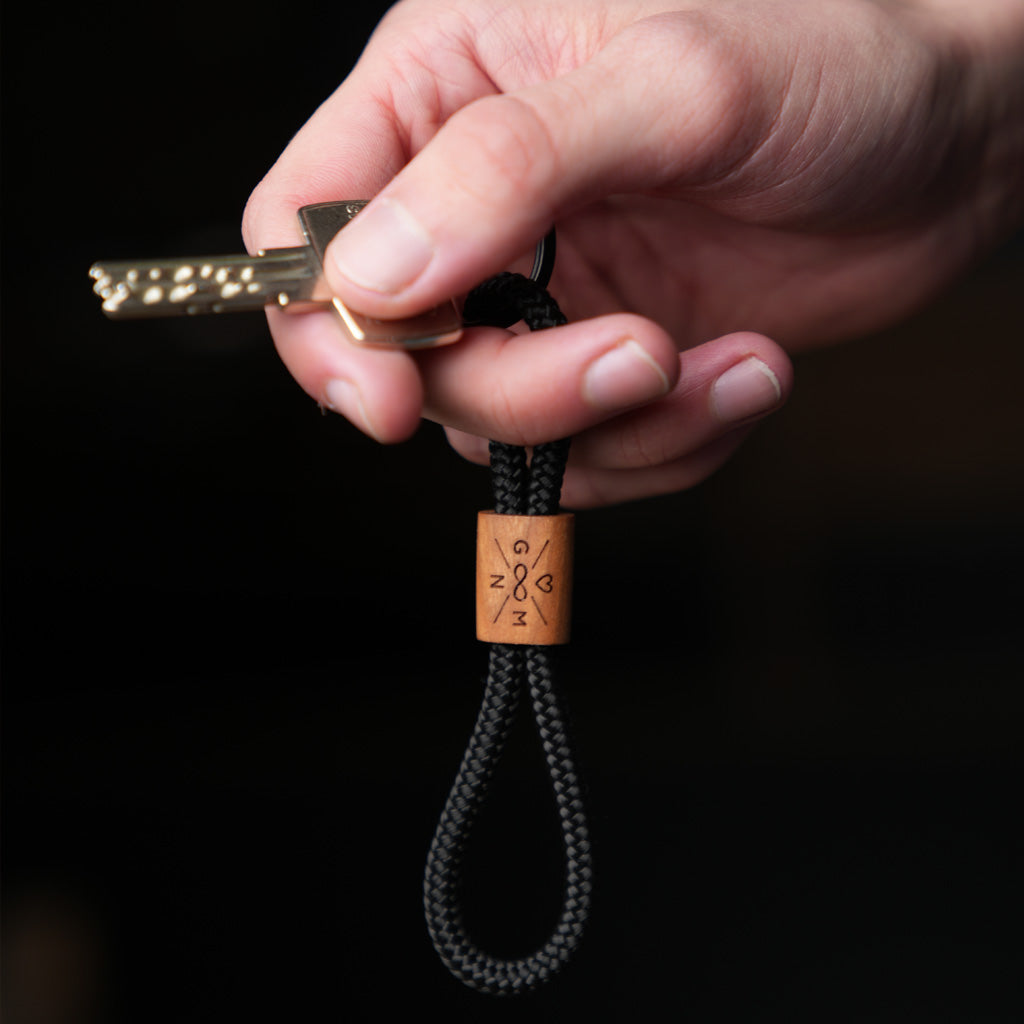 myjori Holz Schlüsselanhänger mit Initialien personalisierbar