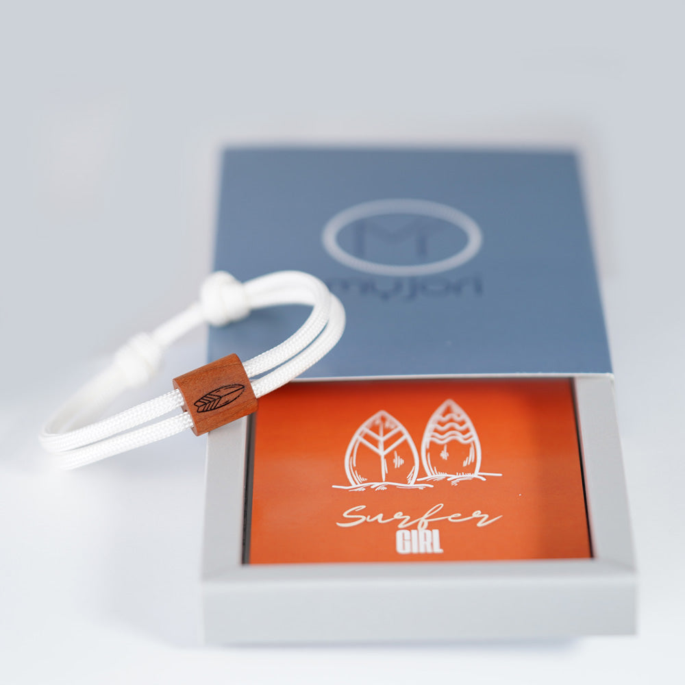 myjori Maritim-Armband | Segeltauarmband mit Gravur – Surfergirl